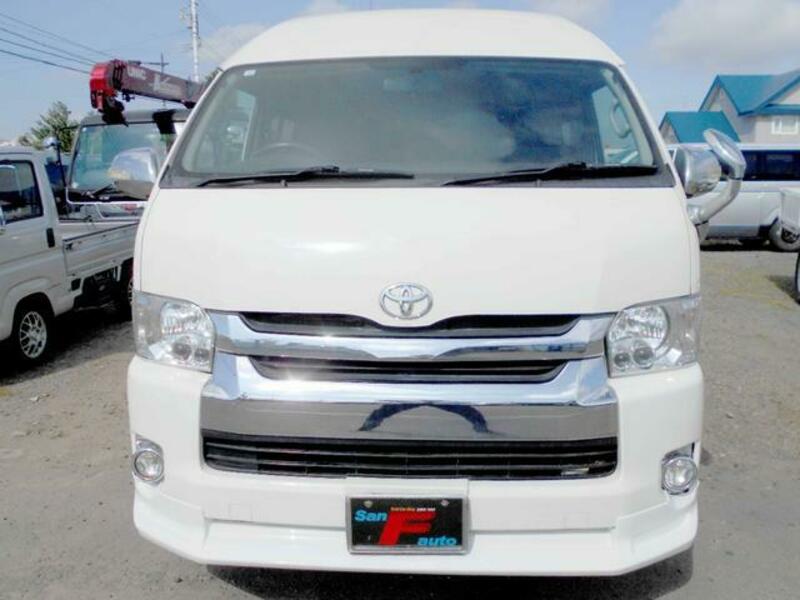 TOYOTA HIACE VAN