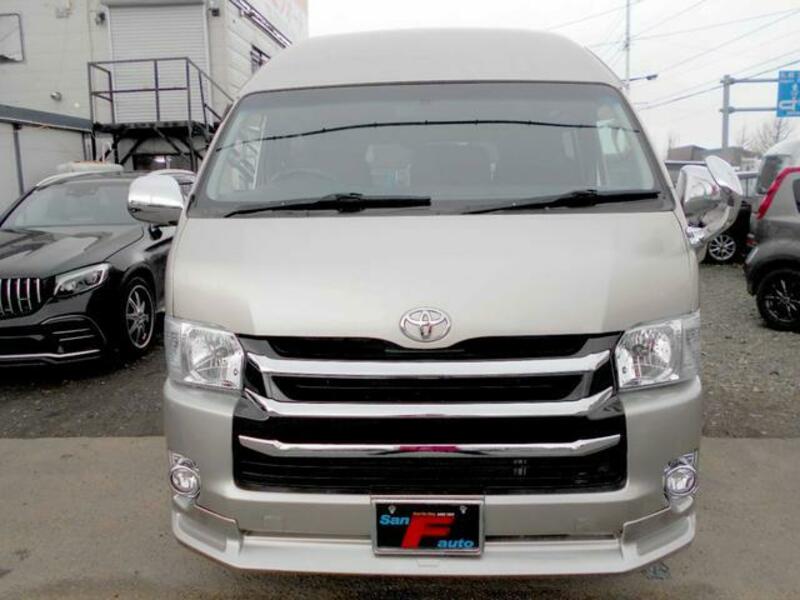 TOYOTA HIACE VAN