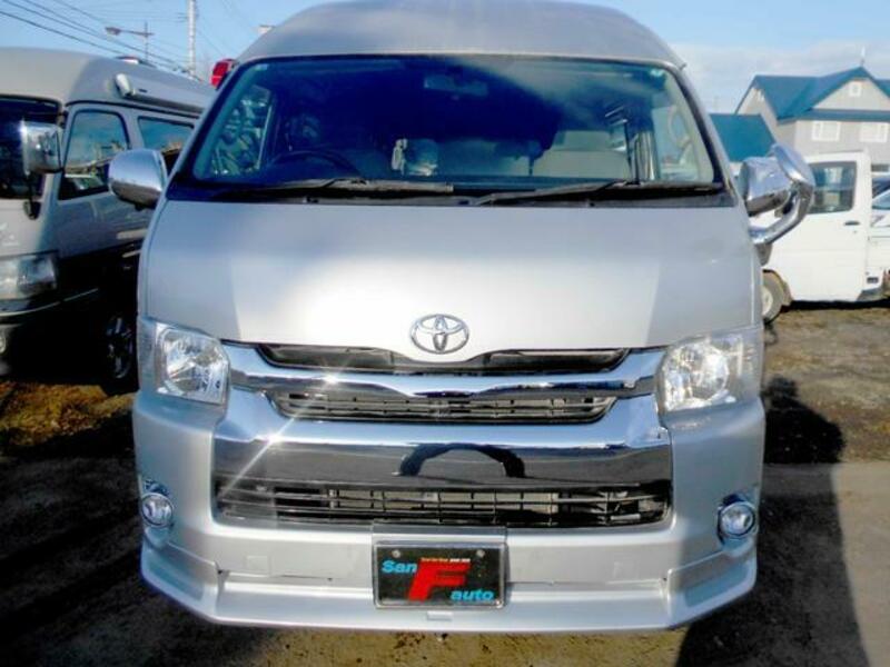 TOYOTA HIACE VAN