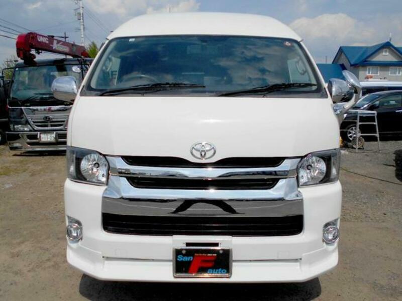 TOYOTA HIACE VAN