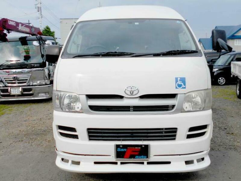 TOYOTA HIACE VAN