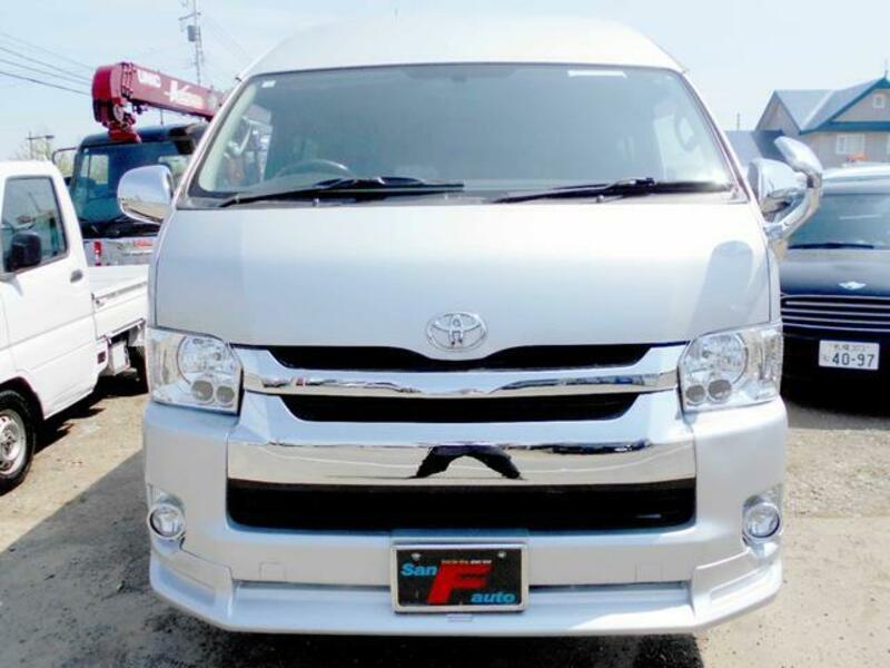 TOYOTA HIACE VAN