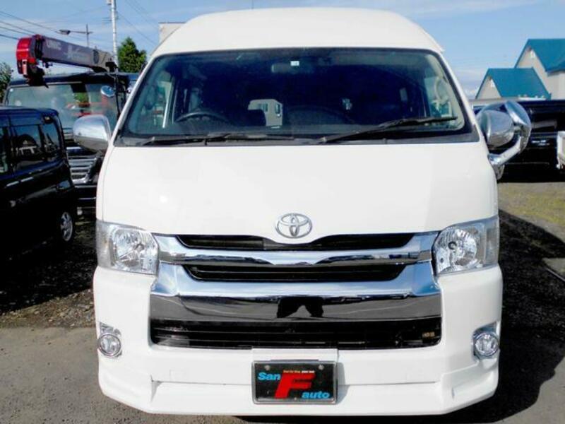 TOYOTA HIACE VAN
