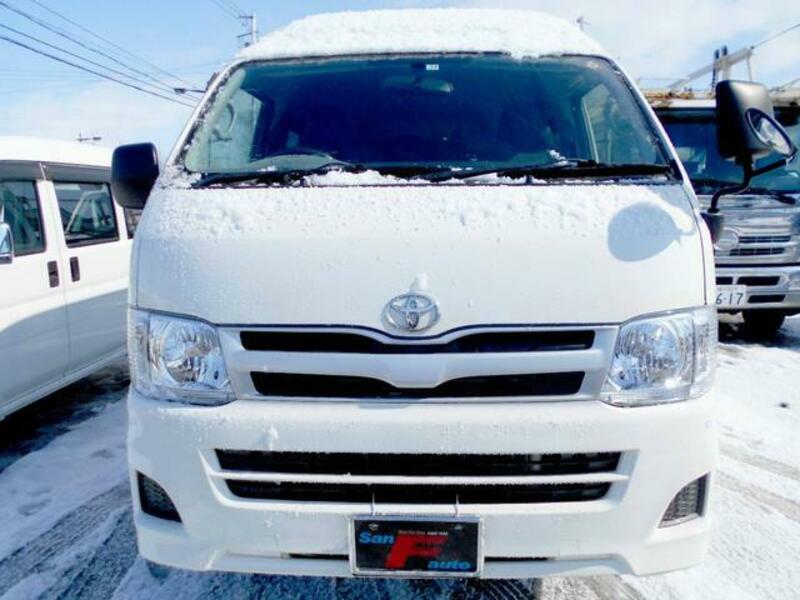 TOYOTA HIACE VAN