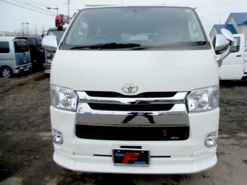 TOYOTA HIACE VAN
