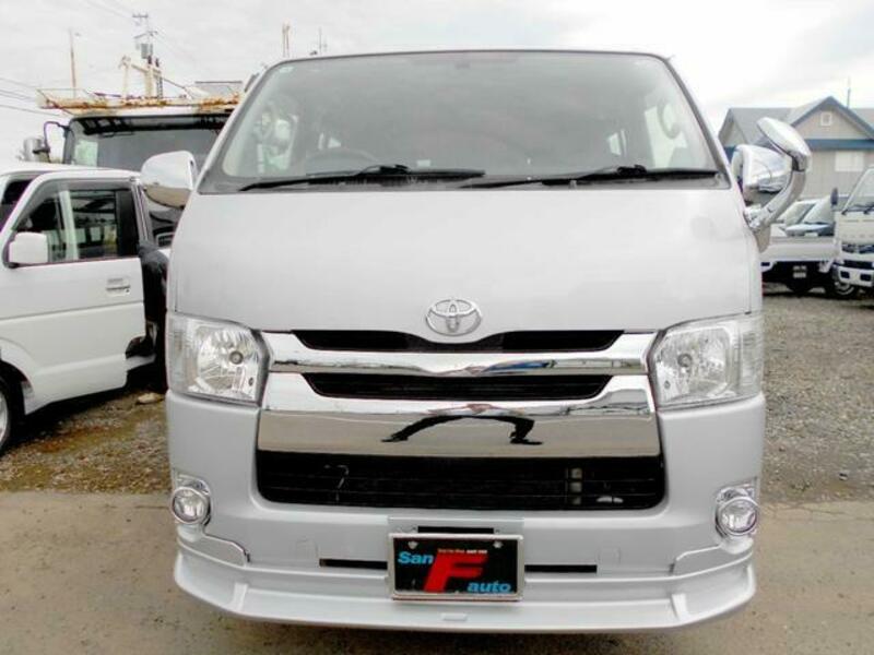 TOYOTA HIACE VAN