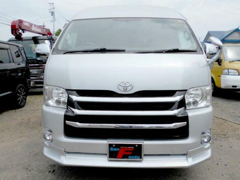 TOYOTA HIACE VAN