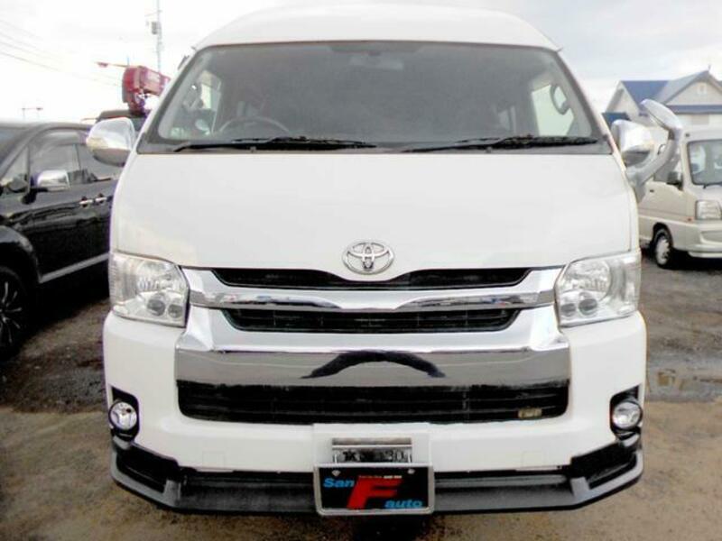 TOYOTA HIACE VAN