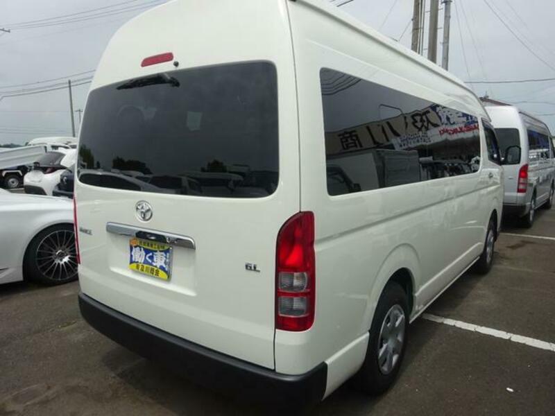 HIACE COMMUTER