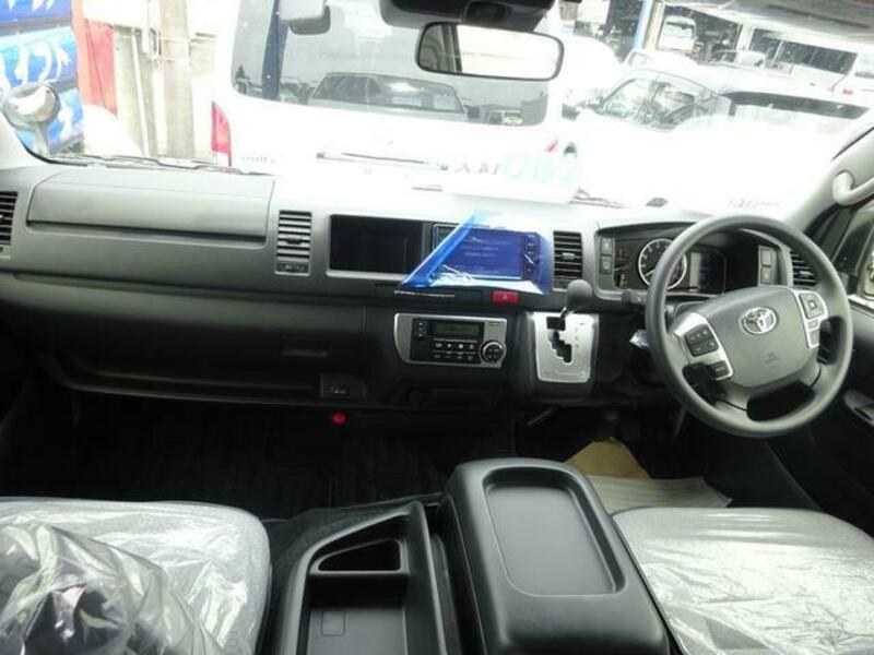 HIACE COMMUTER