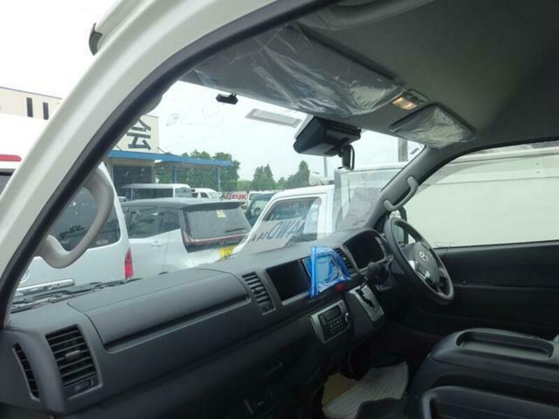 HIACE COMMUTER