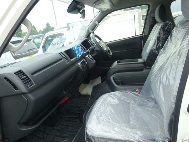 HIACE COMMUTER