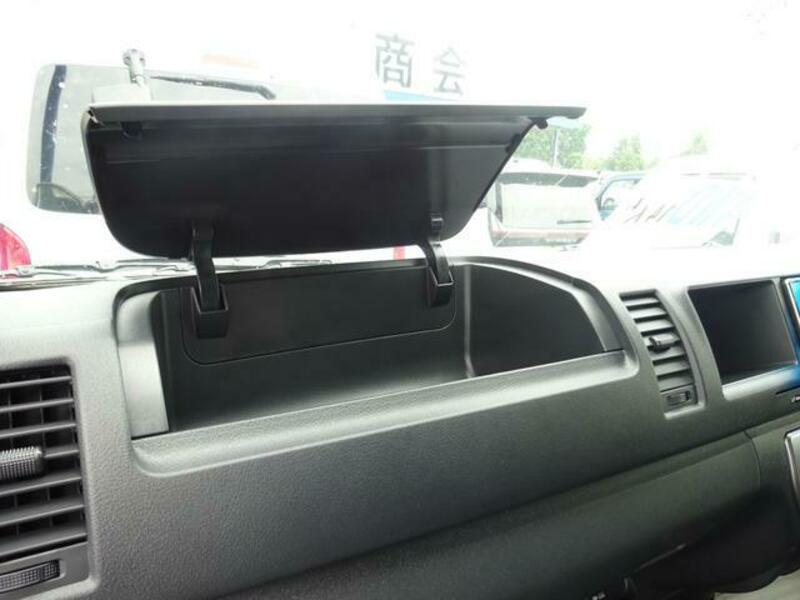 HIACE COMMUTER