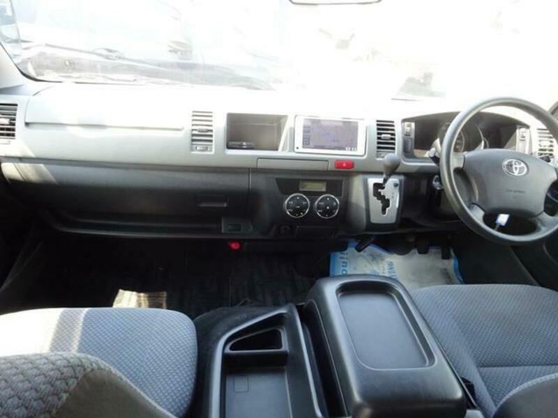 HIACE COMMUTER