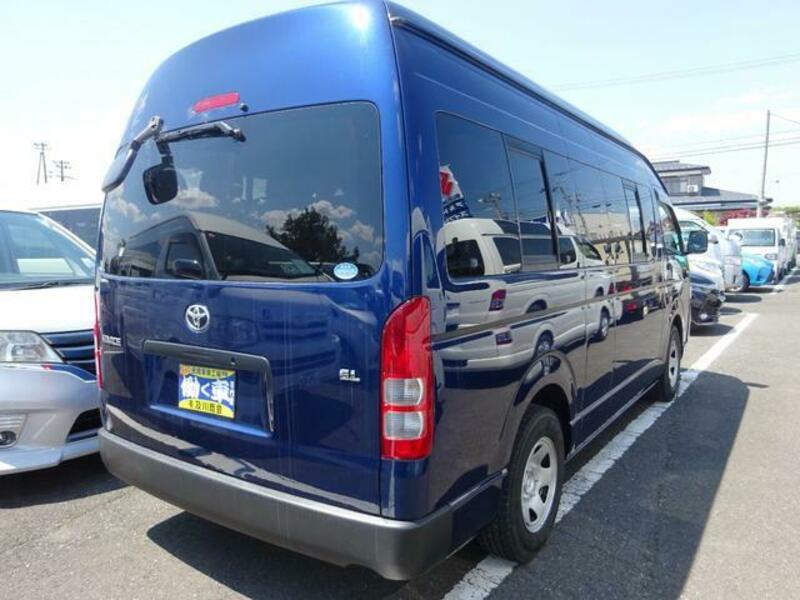 HIACE COMMUTER