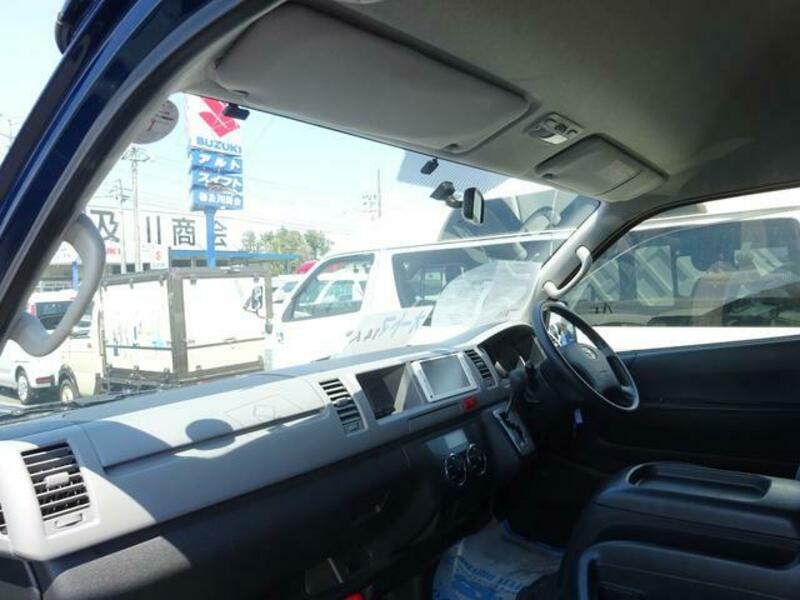 HIACE COMMUTER