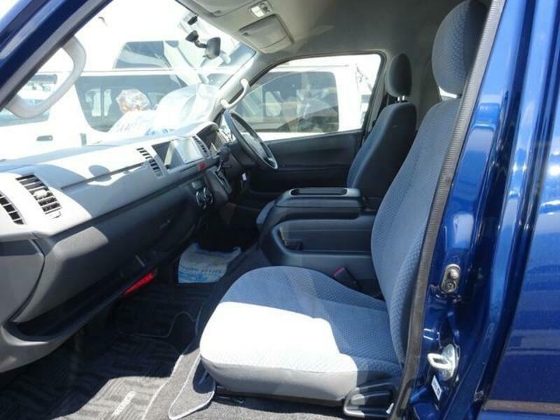 HIACE COMMUTER