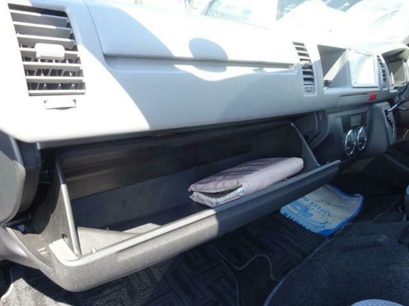 HIACE COMMUTER