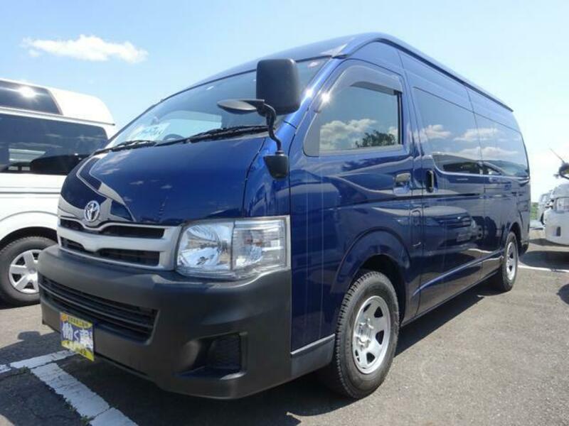 TOYOTA HIACE COMMUTER