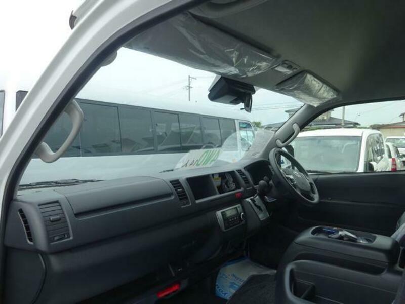 HIACE COMMUTER