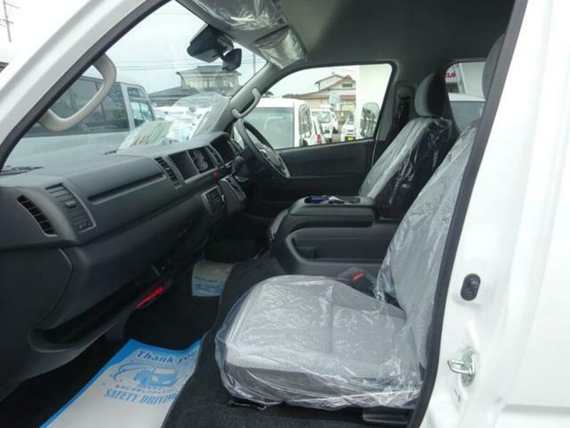 HIACE COMMUTER