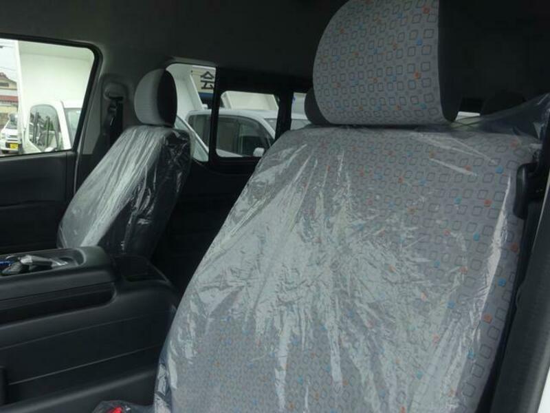 HIACE COMMUTER