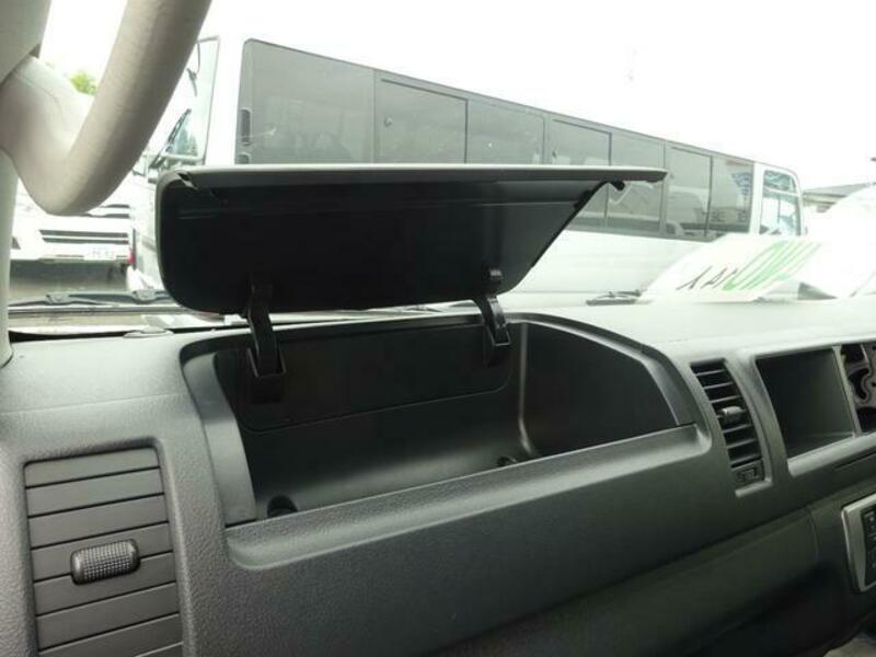 HIACE COMMUTER