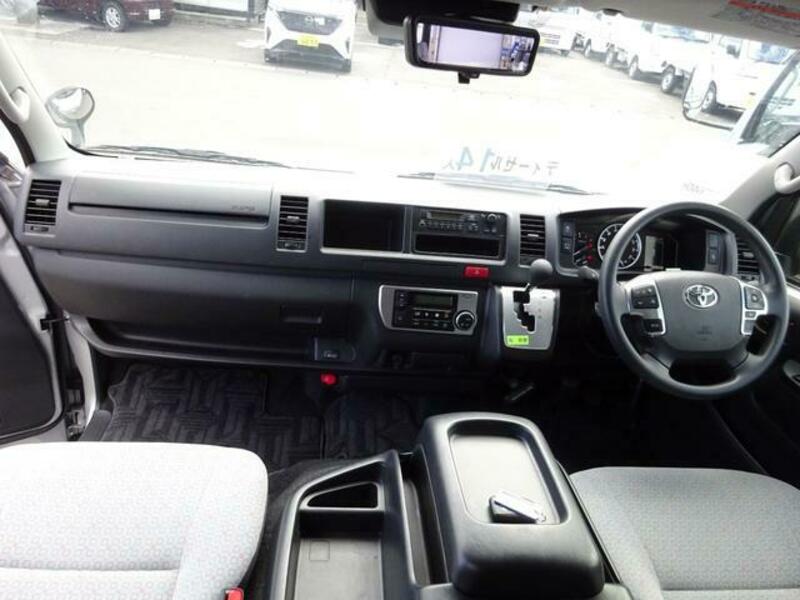 HIACE COMMUTER