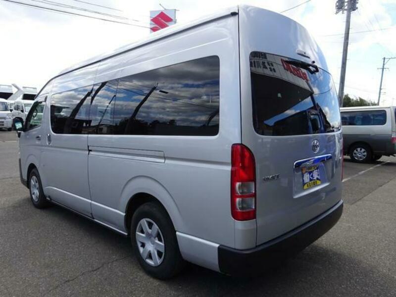HIACE COMMUTER