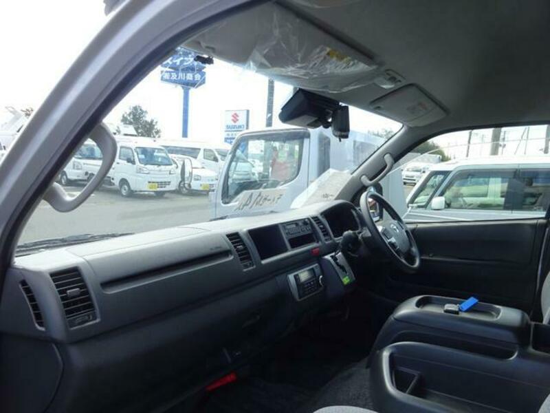 HIACE COMMUTER