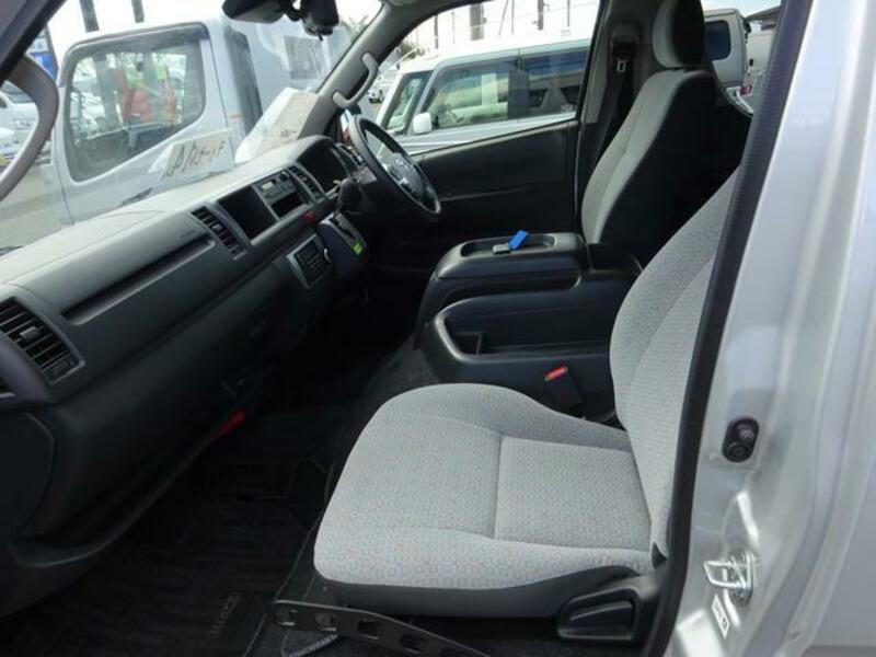 HIACE COMMUTER