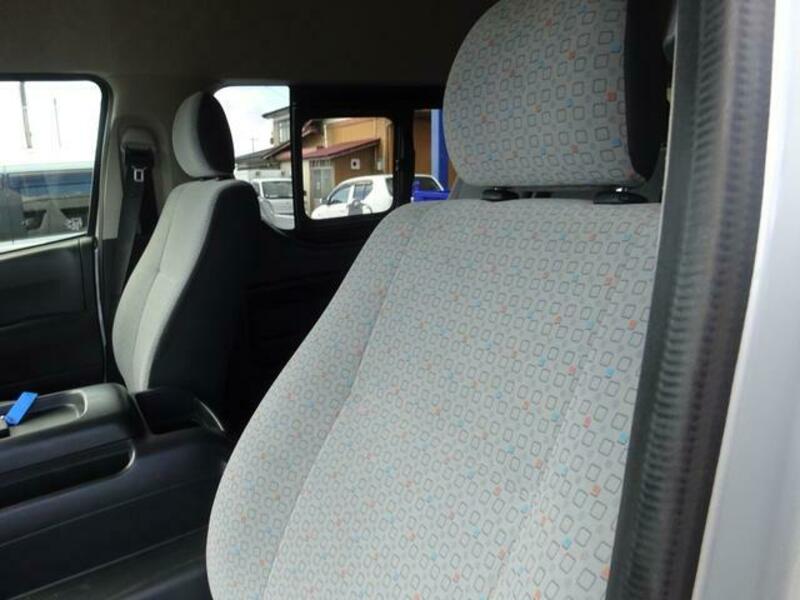 HIACE COMMUTER