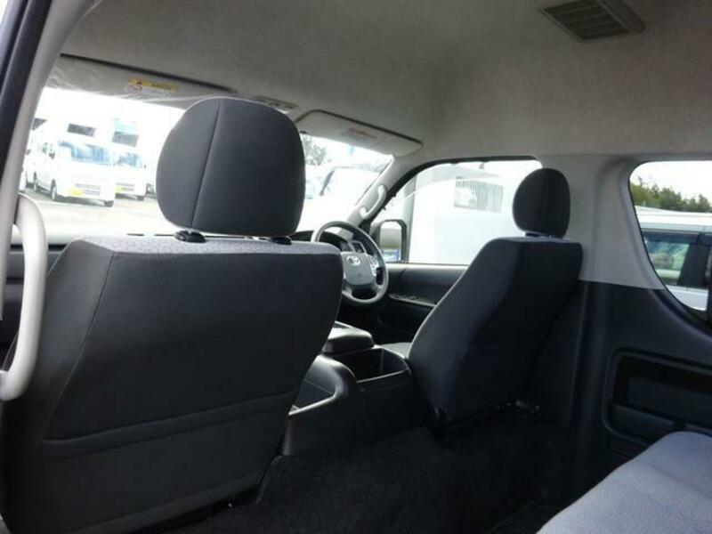 HIACE COMMUTER