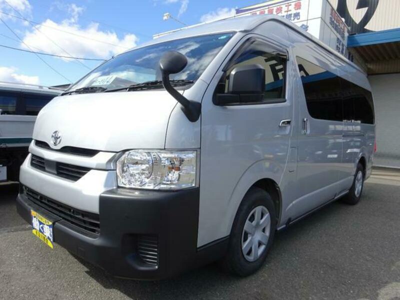 TOYOTA HIACE COMMUTER
