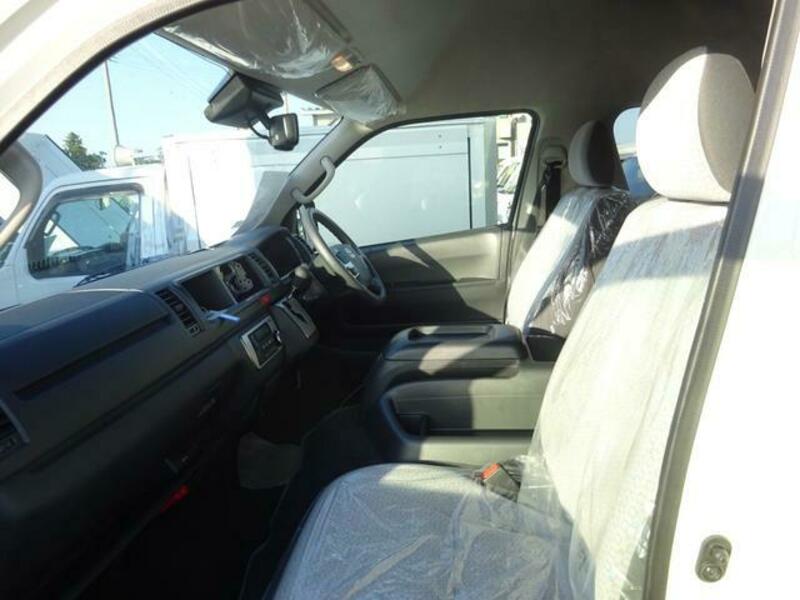 HIACE COMMUTER