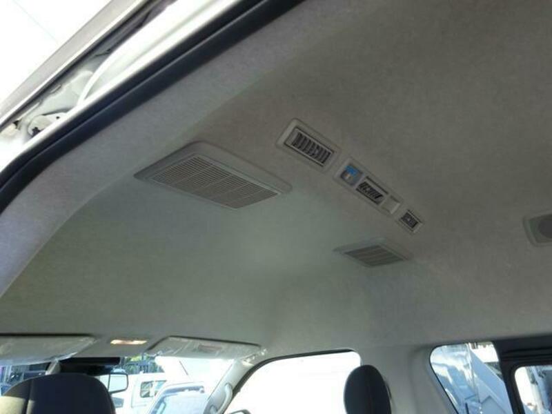 HIACE COMMUTER