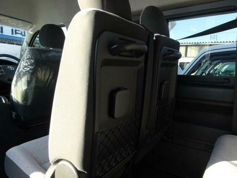 HIACE COMMUTER