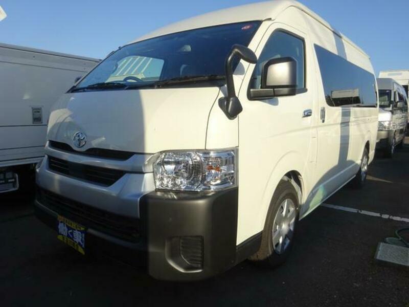 TOYOTA HIACE COMMUTER