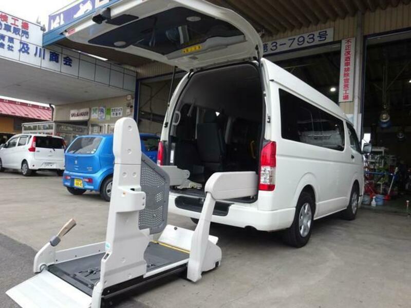 TOYOTA HIACE VAN