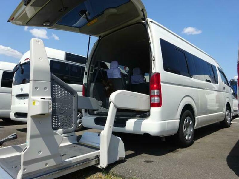 TOYOTA HIACE VAN