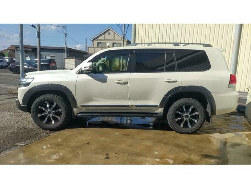 LAND CRUISER