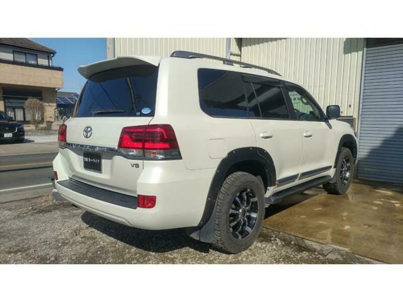 LAND CRUISER