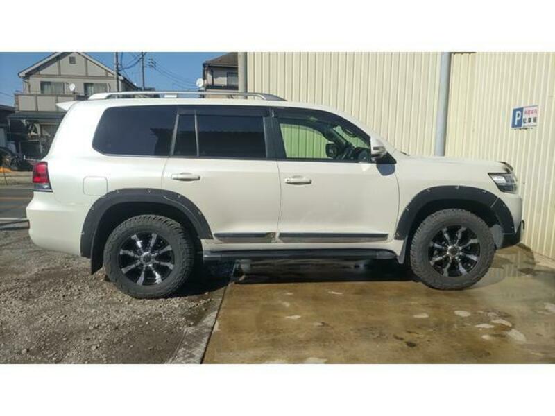 LAND CRUISER