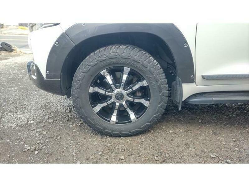 LAND CRUISER