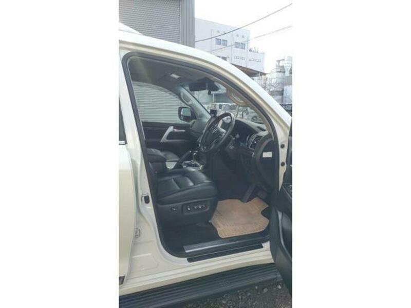 LAND CRUISER