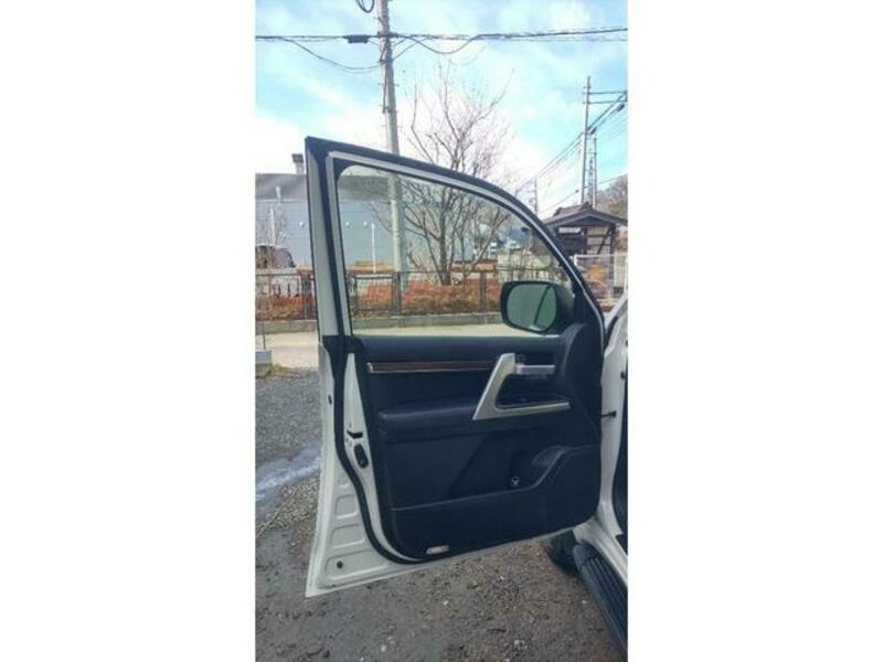 LAND CRUISER