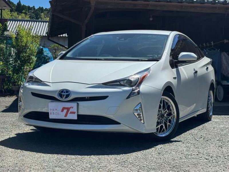TOYOTA PRIUS