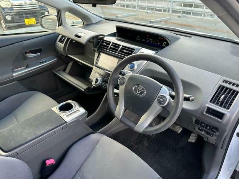PRIUS ALPHA