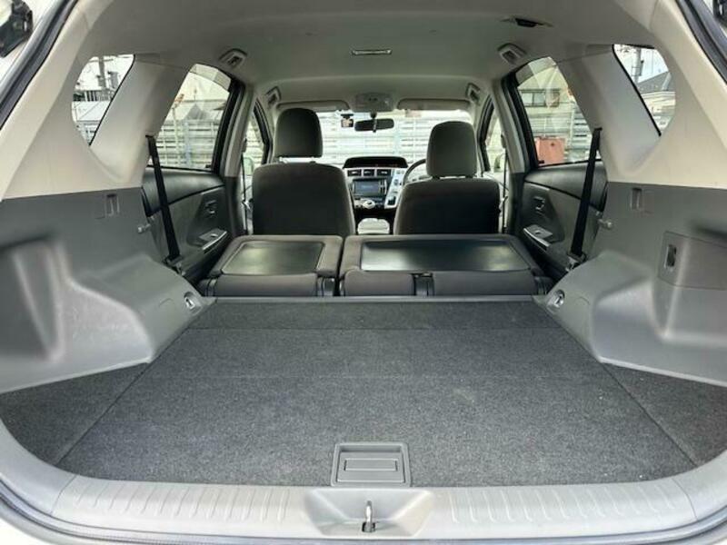 PRIUS ALPHA
