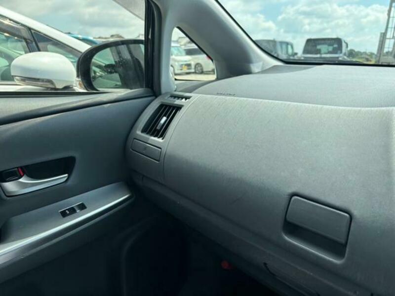 PRIUS ALPHA